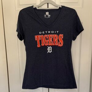 Women’s Detroit Tigers V Neck Tee Size M